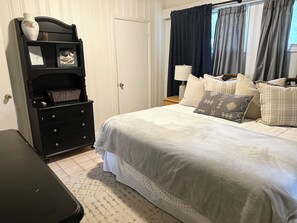 2 habitaciones, tabla de planchar con plancha y cuna de viaje 