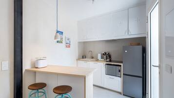 Réfrigérateur, micro-ondes, four, lave-vaisselle