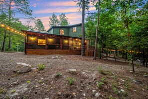 Exterior - Luxury Cabin with Rustic Charm and Modern Amenities in Broken Bow, Oklahoma.  (Broken Bow)