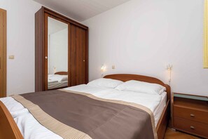 3 bedrooms, WiFi - Holiday apartment close to the city centre and the beach (Baška)