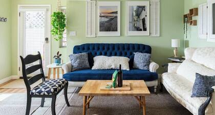 Stylish Spacious Seaside Retreat, Walking to Beach
