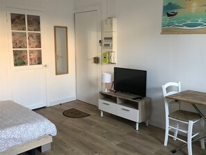 1 bedroom - Studio on second floor with terrace (Bordeaux)