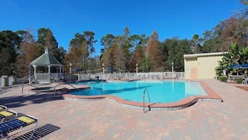 Piscine extérieure, piscine chauffée