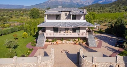 VILLA IN NATURE