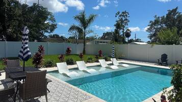 室外游泳池,恒温泳池