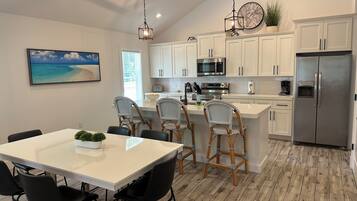 冰箱、微波炉、烤箱、炉灶