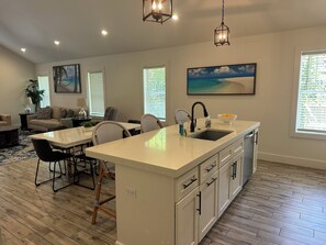 Interior - Bradenton Gem - Beaches, Downtown, IMG Academy, New Pool! (Bradenton)