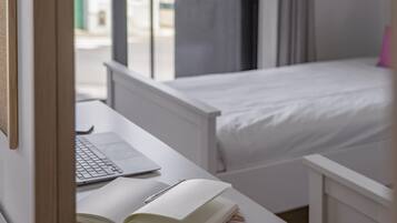 2 chambres, fer et planche à repasser, Wi-Fi, draps fournis