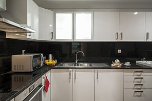 Fridge, microwave, oven, stovetop