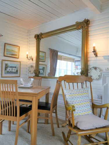 St Marys Cottage -  a cottage that sleeps 4 guests  in 2 bedrooms