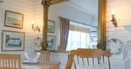St Marys Cottage - a cottage that sleeps 4 guests in 2 bedrooms