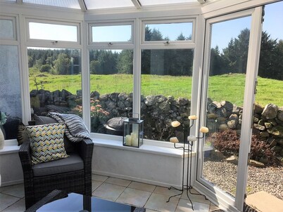 St Marys Cottage -  a cottage that sleeps 4 guests  in 2 bedrooms