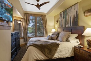 2 bedrooms, desk, free WiFi, bed sheets - Under 500 Steps to Gondola! Year-Round Pool, Hot Tubs & Gym with Peloton (Steamboat Springs)