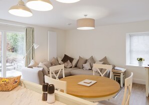 TV - Skerrow - a cottage that sleeps 4 guests in 2 bedrooms (Castle Douglas)