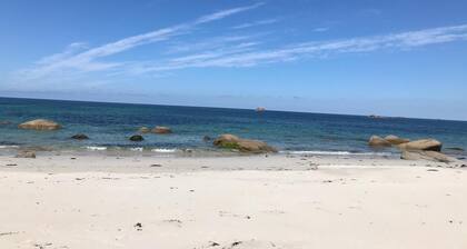 Villa avec piscine intérieure 200 M plages