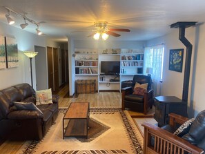 Smart TV, DVD player - Durango, Aztec~Your Home on the Mesa! (Aztec)