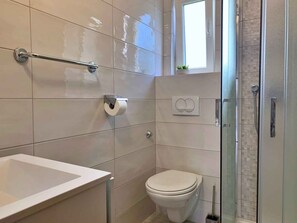 Shower - Holiday flat with balcony and sea view (Šilo)