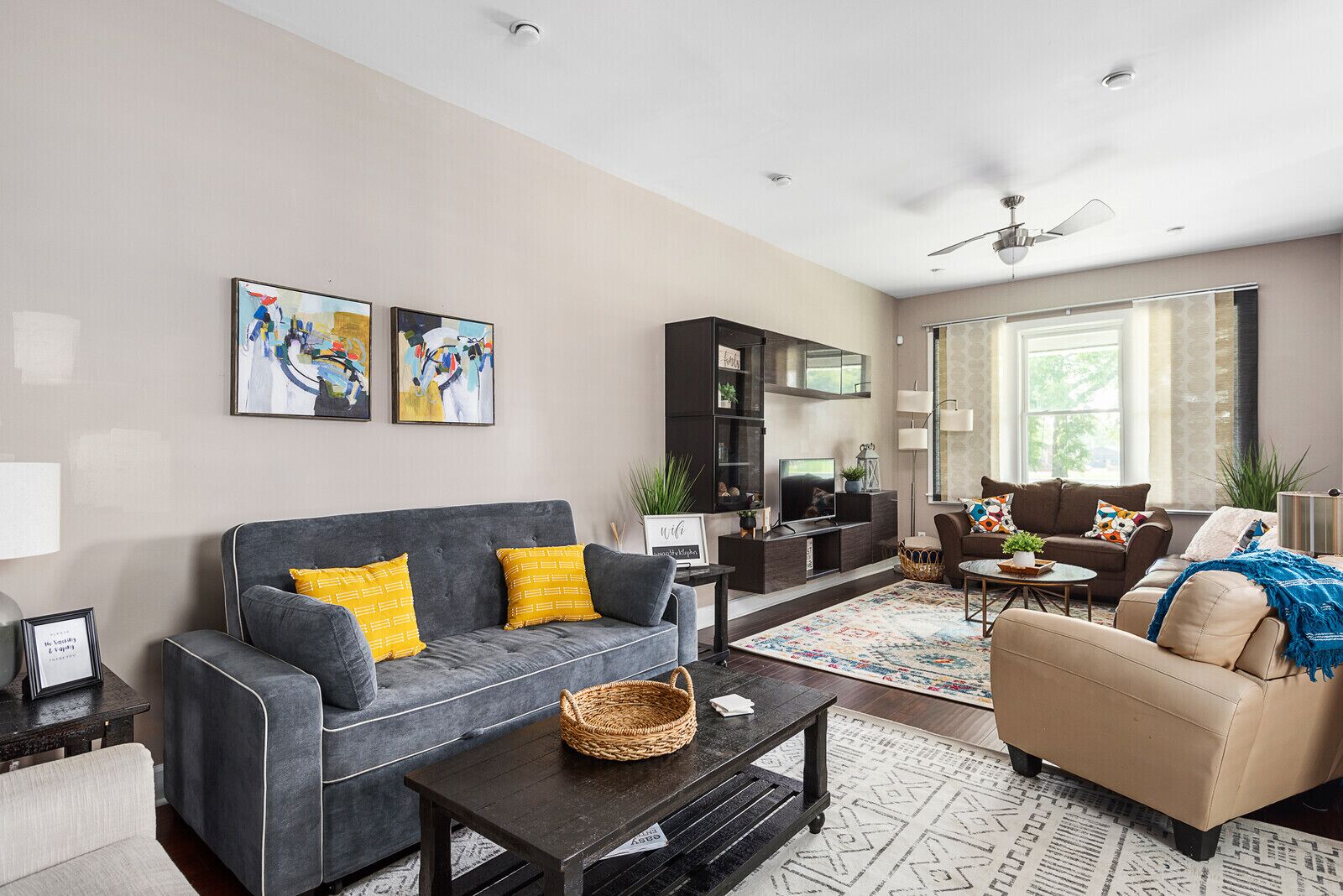 Stunning downtown beauty - minutes from all Indianapolis has to offer! 
