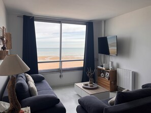 TV, video games - *Superb sea view* 4/6-person apartment (Courseulles-sur-Mer)
