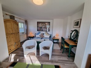 2 Schlafzimmer, Reisekinderbett, kostenloses WLAN, BettwÀsche