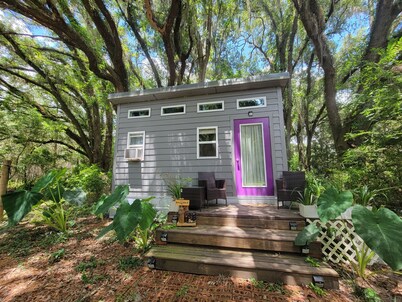 Kokomo Farms - Cozy Cottage on the Farm