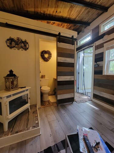 Kokomo Farms - Cozy Cottage on the Farm