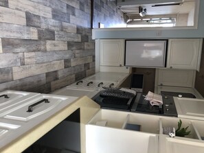 Refrigerador, microondas, horno y parrilla de estufa 