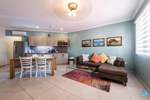 تلفزيون بشاشة مسطحة