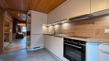 Réfrigérateur, four, plaque de cuisson, lave-vaisselle