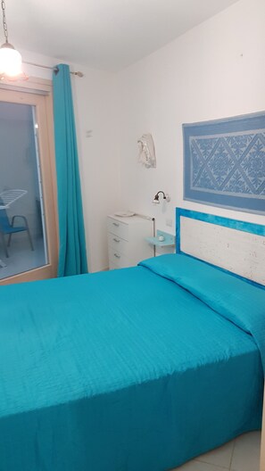 1 slaapkamer, een strijkplank/strijkijzer, beddengoed