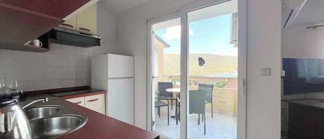 Fridge, stovetop, cookware/dishes/utensils, freezer