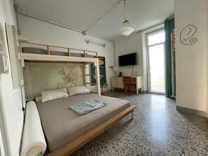 1 chambre, fer et planche à repasser, Wi-Fi gratuit, draps fournis