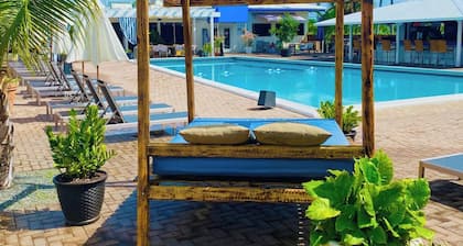 Beach, Pool, Marina & Tiki Bar - Summer Getaway!
