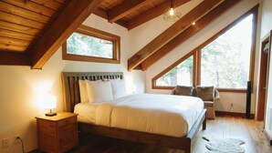 3 室のベッドルーム、旅行用ベビーベッド、WiFi、ベッドシーツ