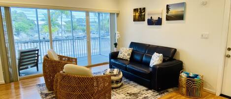 Smart TV, fireplace, table tennis