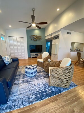 Smart TV, fireplace, ping pong