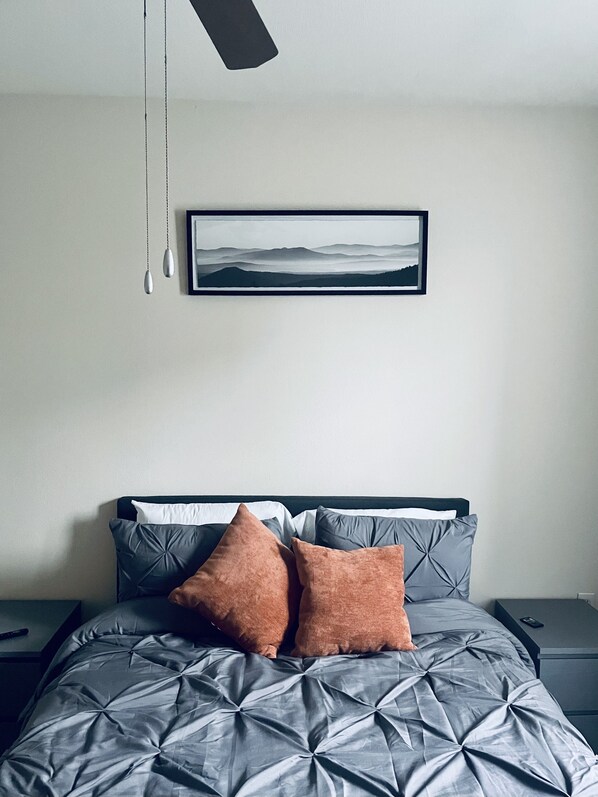 2 habitaciones, tabla de planchar con plancha, wifi y ropa de cama 