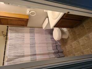 Bathroom - Cheerful 3bedroom 2bath residential with 2 car garage (Indianapolis)