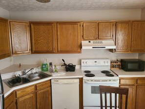 Private kitchen - Cheerful 3bedroom 2bath residential with 2 car garage (Indianapolis)