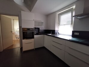 Appartement | Cuisine privée | Réfrigérateur, un four, surface de cuisson, lave-vaisselle