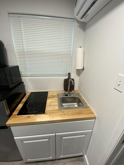 Quiet Cabin on Wine Row 10 minutes from Fredericksburg Texas