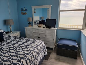 1 bedroom, iron/ironing board, free WiFi, bed sheets - BEAUTIFUL DIRECT GULF FRONT CONDO FORT MYERS BEACH 903B (Fort Myers Beach)