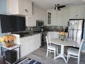 Fridge, microwave, oven, stovetop - BEAUTIFUL DIRECT GULF FRONT CONDO FORT MYERS BEACH 903B (Fort Myers Beach)