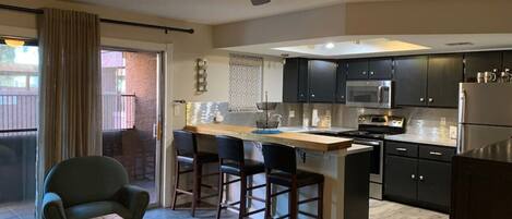 ثلاجة، ميكروويف، فرن، موقد طهي مسطح