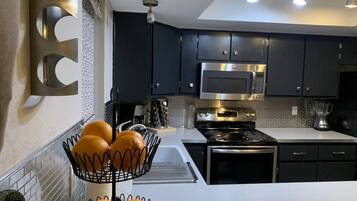 冰箱、微波炉、烤箱、炉灶