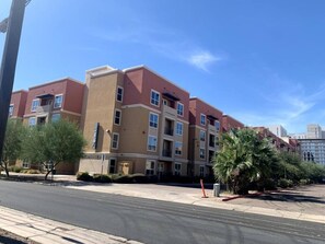 صورة غير مصنفة، 2 من 31، زرّ