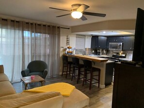 صورة غير مصنفة، 3 من 31، زرّ