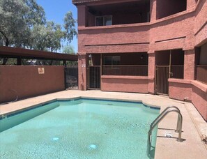 Unclassified image, 3 of 31, button - ONE BLOCK walking distance from ASU! (Tempe)