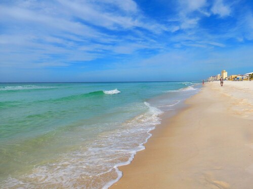 Updated Townhome Blocks from the Beach!
