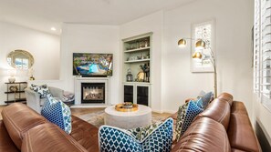 TV, fireplace, offices - LV311 A Freshly Remodeled Legacy Villas Townhome (La Quinta)